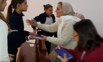 La Comunidad Religiosa del Colegio Del Carmen San Rafael renovaron los votos perpetuos y recibieron las nuevas Constituciones